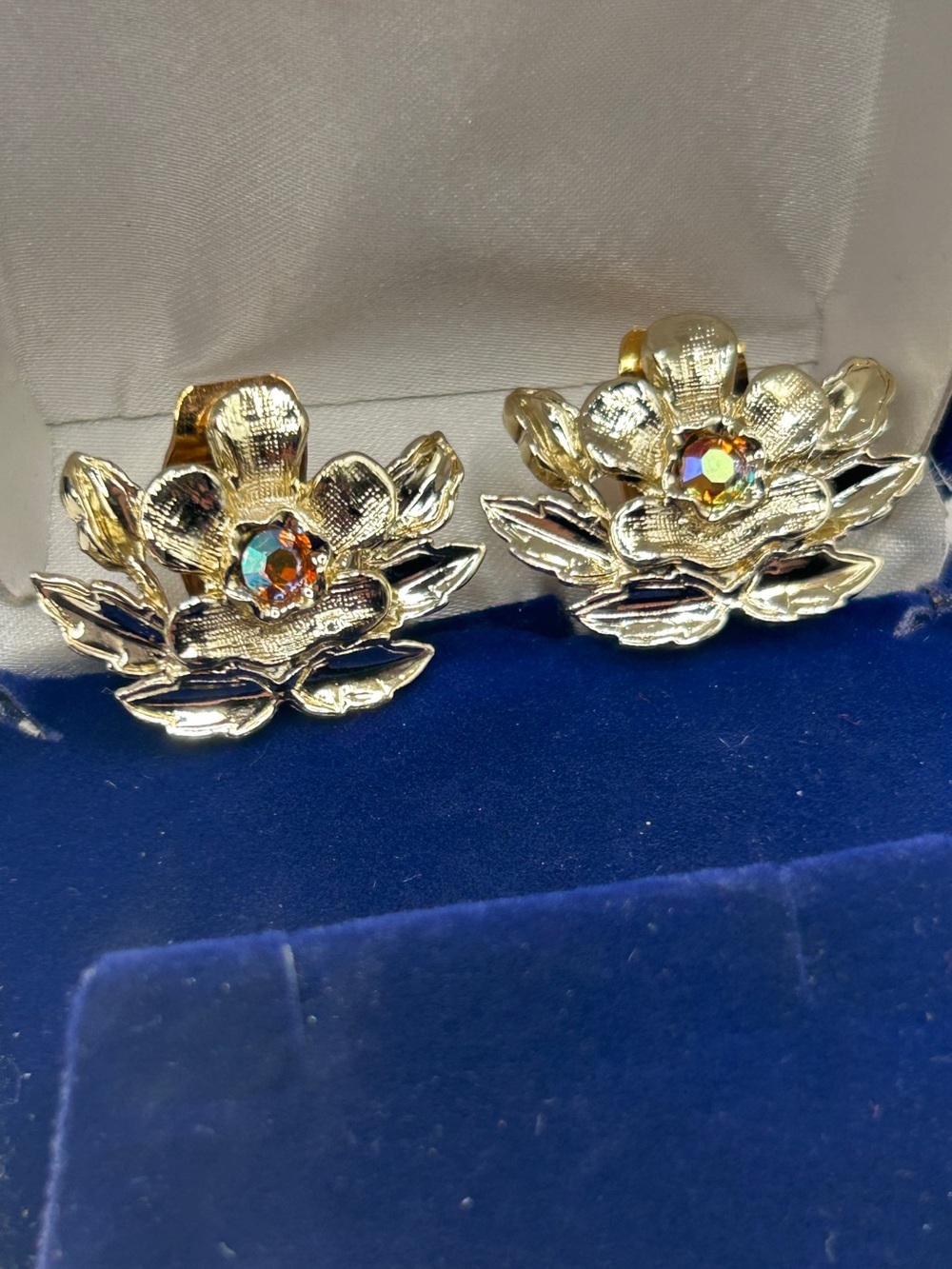 Vintage Judy Lee Gold Floral Crystal Clip-On Earrings​
